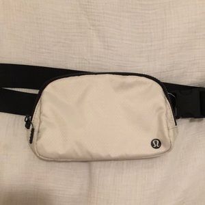 Lululemon Everywhere Belt Bag